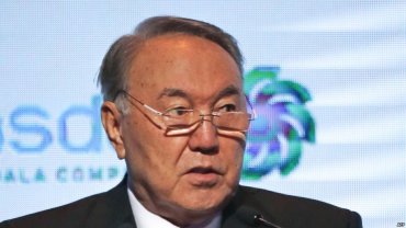 Назарбаев поручил перевести казахский язык на латиницу