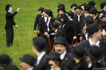 В Швейцарии фанаты Чарли Чаплина установили мировой рекорд