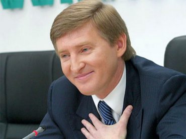 Ахметов в сговоре с Порошенко скупает акции у заводчан