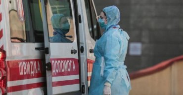 Украинские медики, работающие с больными коронавирусом, получат надбавку в 300%