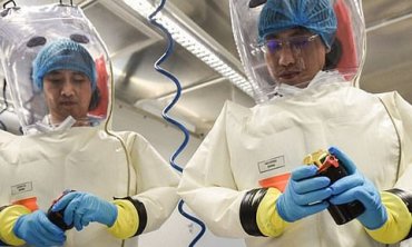 Британские политики считают источником пандемии лабораторию в Ухане