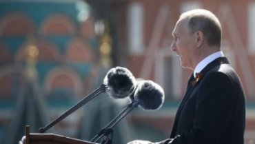 Путин отложил парад Победы