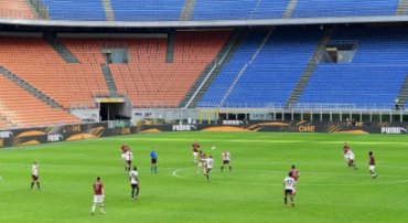 В Италии футбольных болельщиков не пуcтят на стадионы до весны