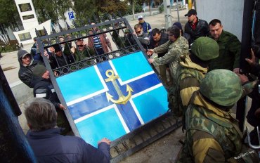 Украинские правоохранители сообщили о подозрении захватчикам штаба ВМС