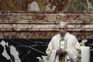 Папа Франциск призвал делиться вакцинами с бедными странами