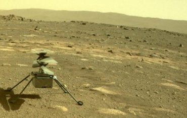 Вертолет NASA снял на Марсе первое фото