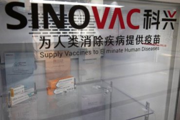 Китай признал невысокую эффективность своих вакцин от коронавируса