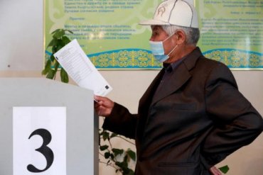 Киргизы на референдуме проголосовали за президентскую республику