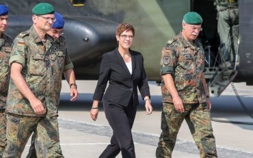 Министр обороны Германии считает Россию угрозой безопасности в Европе