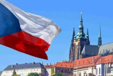 Чехия призывает ЕС и НАТО в знак солидарности высылать российских дипломатов