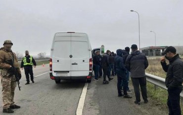СБУ задержала автобусы с членами организации Кивы