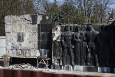 Во Львове демонтируют советский Монумент славы