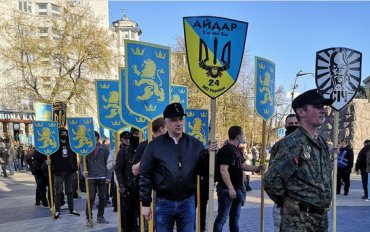 В Киеве провели марш вышиванок в честь дня создания дивизии «Галичина»
