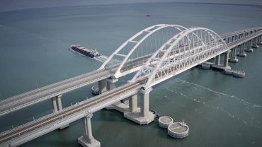 Арестович рассказал, как охраняют Крымский мост от украинских ракет и авиации