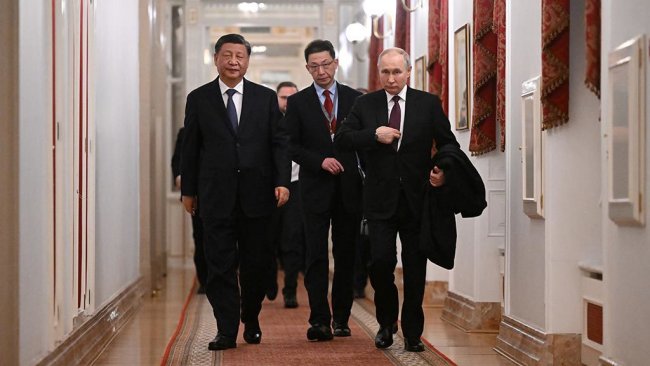 Си Цзиньпину в Москве показали “Чебурашку” и он попросил политическое убежище