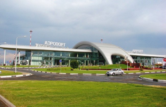 Беспилотник со взрывчаткой атаковал международный аэропорт в Белгороде