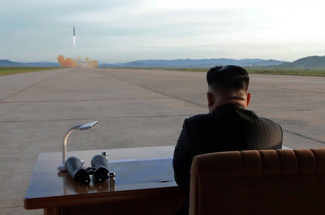 Кім Чен Ин особисто запустив нову ракету і заявив про готовність до ядерної контратаки