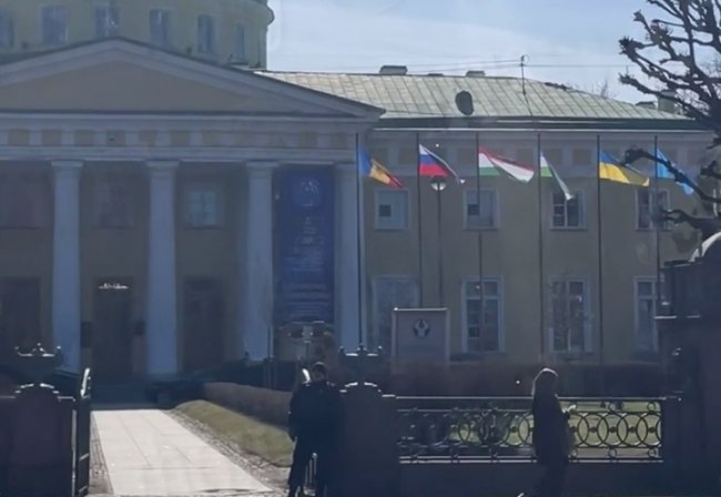 У центрі Санкт-Петербургу підняли український прапор
