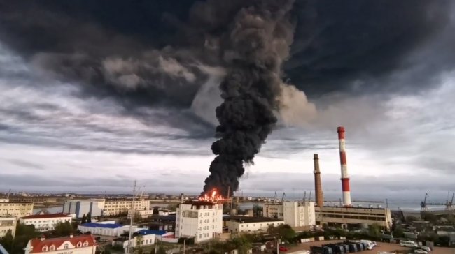 У Севастополі палає нафтобаза після удару безпілотника