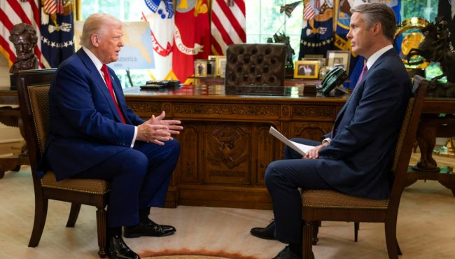 Трамп грає в дипломатію: не довіряє Путіну, але вірить, що той «готовий зупинити війну» Трамп грає в дипломатію: не довіряє Путіну, але вірить, що той «готовий зупинити війну»
