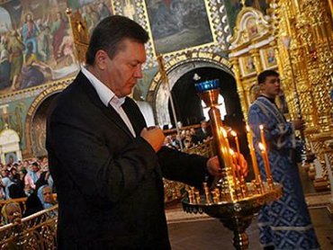 Зачем украинские политики ходят в церковь?