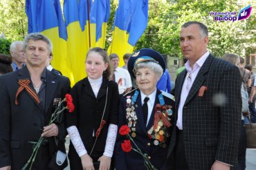 Активисты «Украинского выбора» провели митинг и шествие в честь Дня Победы