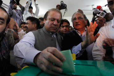 На выборах в Пакистане побеждает партия бывшего премьер-министра