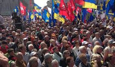 На марш «Вставай, Украина» люди не пойдут из-за космических требований оппозиции, – Чорновил