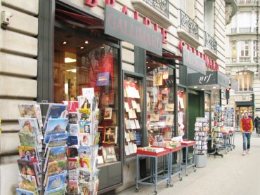 В книжных магазинах Франции продается антихристианская литература