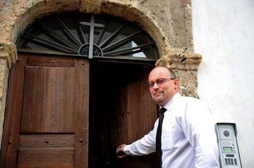 Во Франции католический священник запрещен в служении за членство в масонской ложе