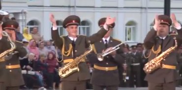 Хабаровский военный оркестр шокировал танцем под Gangnam Style