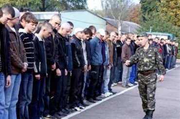 В Украине возобновлен воинский призыв