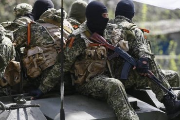 Боевиков на Донбассе финансируют наличными местные олигархи