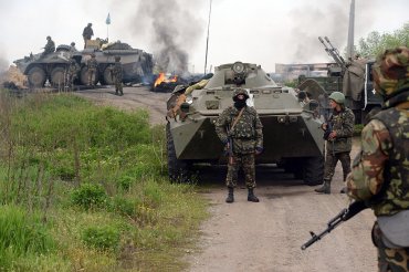 Окруженные сепаратисты пытаются вырваться из Славянска