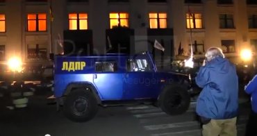 Броневик Жириновского прорвался через границу и приехал в штаб сепаратистов