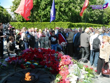 «Украинский выбор» возложил цветы к могиле Неизвестного солдата в Киеве