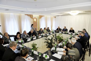 По инициативе Сергея Тигипко в Запорожье проходит конференция по урегулированию кризиса «Мир и гражданское согласие в Украине»