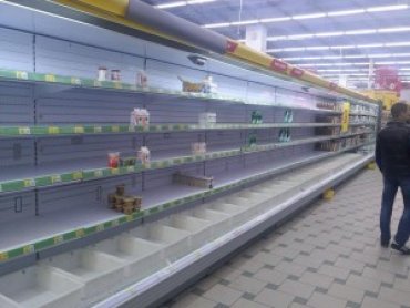 В Крыму на КПП скопилось огромное количество фур с продуктами