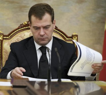 Россия начала распоряжаться недрами Крыма, – Медведев