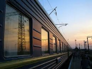 Россия, отменив поезда на Крым, предлагает туристам добираться вплавь