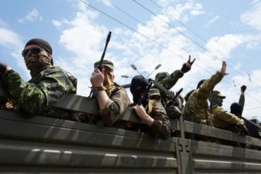 Больше сотни боевиков ожесточенно штурмуют базу Нацгвардии под Луганском