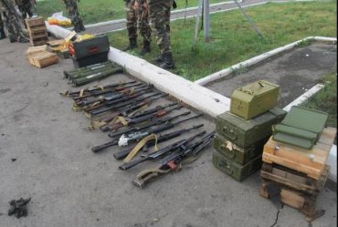 Под Луганском пограничники задержали группу людей с большим грузом оружия