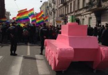 В Петербурге 1 мая маршировали гей-активисты