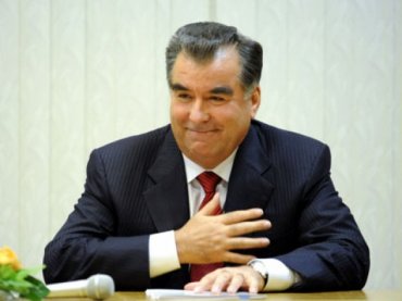 В Таджикистане школьник, выдавая себя за сына президента, вымогал взятки и раздавал поручения чиновникам
