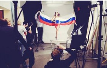 «Мисс Россия 2015» обвиняют в надругательстве над государственным символом