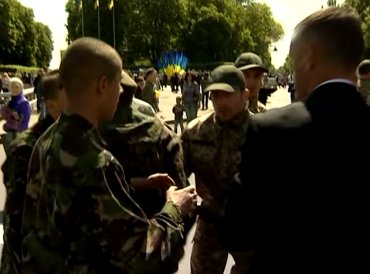Медведчук: На «Украинский выбор» напали во время возложения цветов к могиле Неизвестного солдата