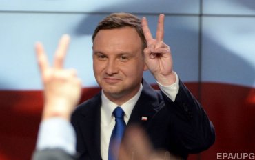 Президент Польши проигрывает в первом туре выборов