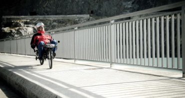 Швейцарец создал лежачий велосипед с джойстиком вместо руля