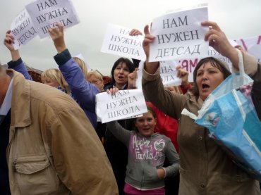 Священник РПЦ в Тольятти вступил в драку с протестующими горожанами