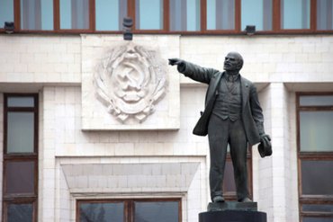 Министр культуры России обещает защитить памятники Ленину